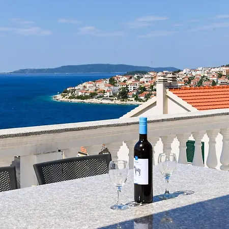 Grande Vista - Spacious 3 Bedroom With Large Terrace And Fantastic Sea View Trogir