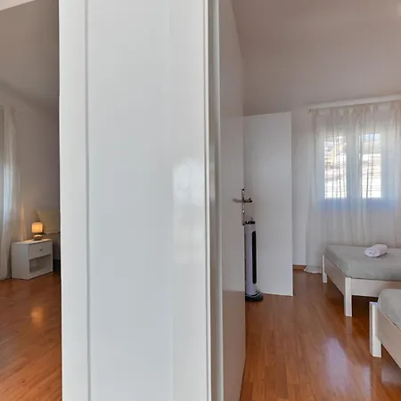 Apartman Grande Vista - Spacious 3 Bedroom With Large Terrace And Fantastic Sea View *